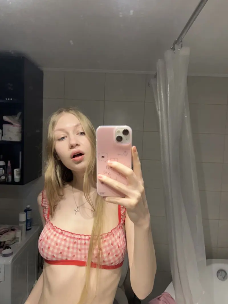 Katie3333 (18) female from US - sexting partner