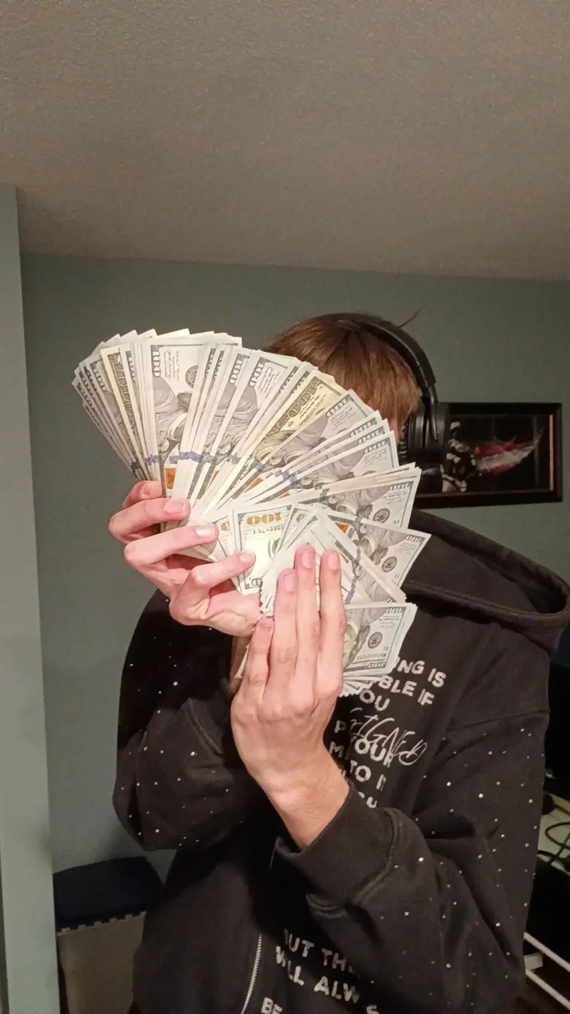 Kdeezy863 (19) male from US - sexting partner