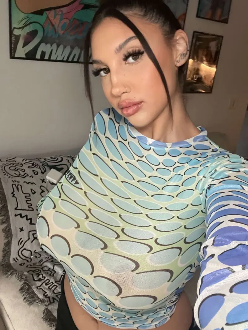 Kellybetty21363663 (32) female from US - sexting partner