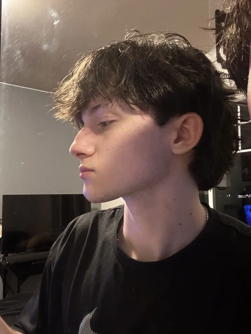 Klbrody (18) male from US - sexting partner