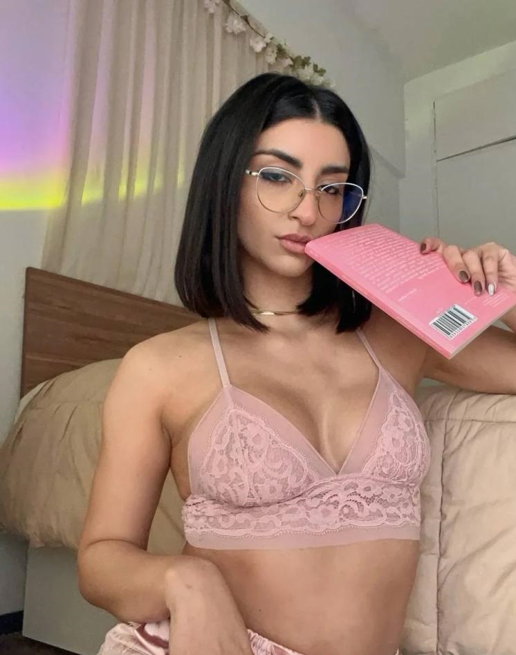 Laceyytqwr6456 from ES