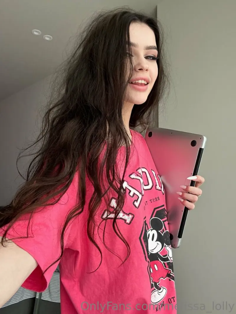 Lili61x (18) female from US - sexting partner