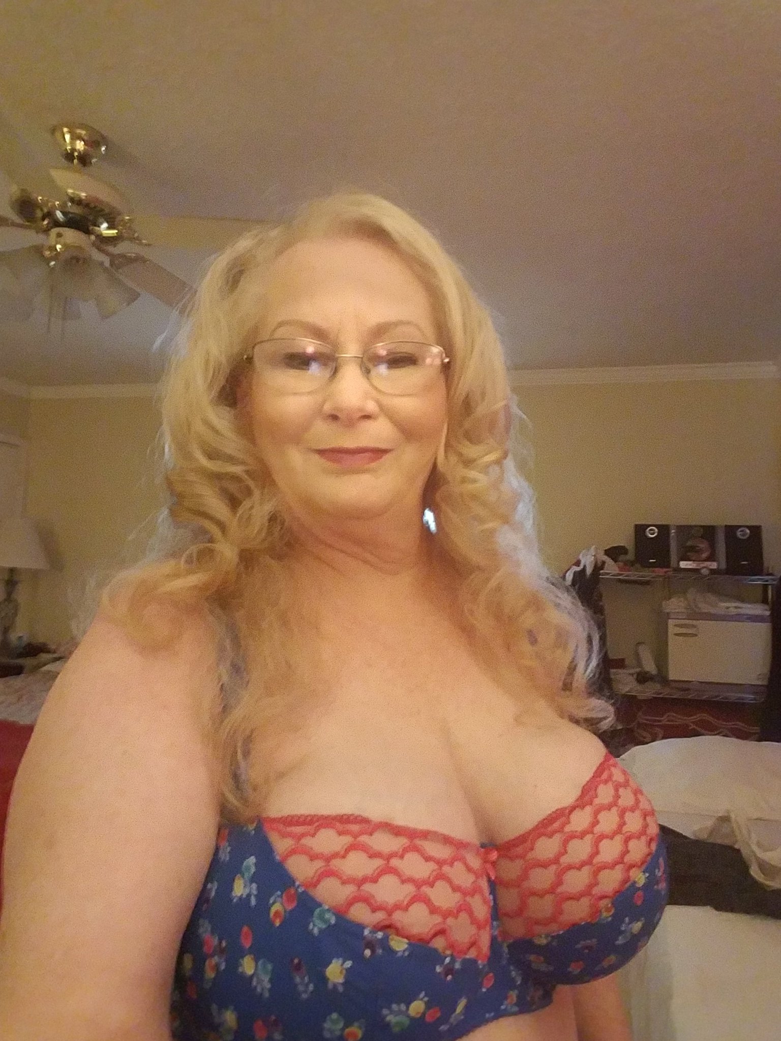 Maichelle1610 from US