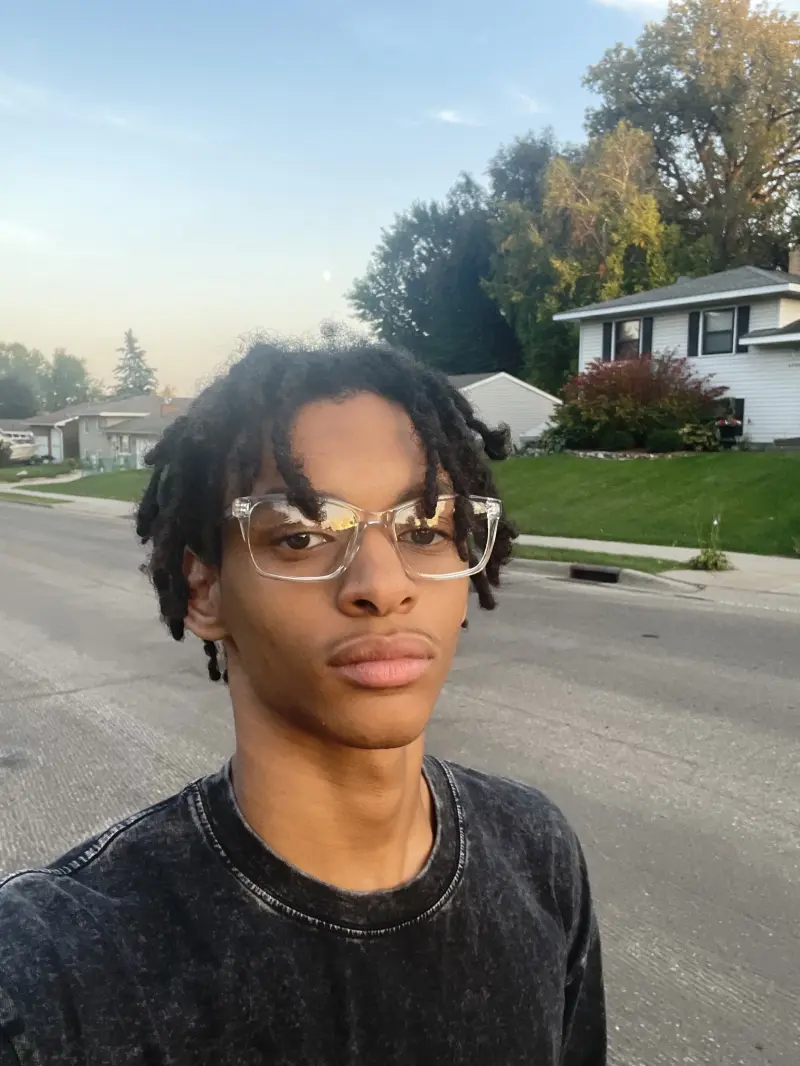 Malachi (18) male from US - sexting partner