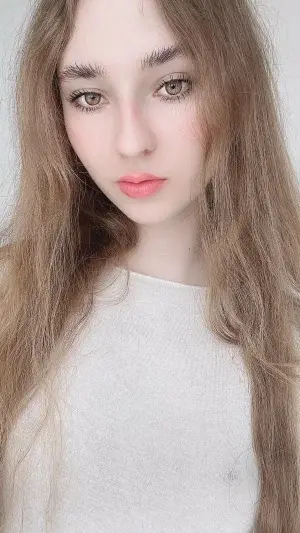 Mariax77 (18) female from US - sexting partner