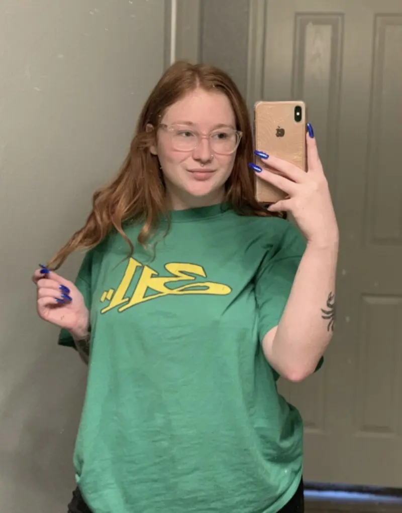 Mary001 (18) female from US - sexting partner