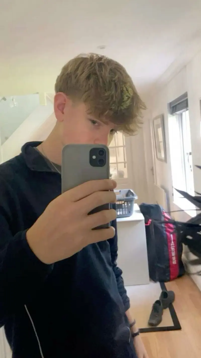 Mayley (18) male from NL - sexting partner