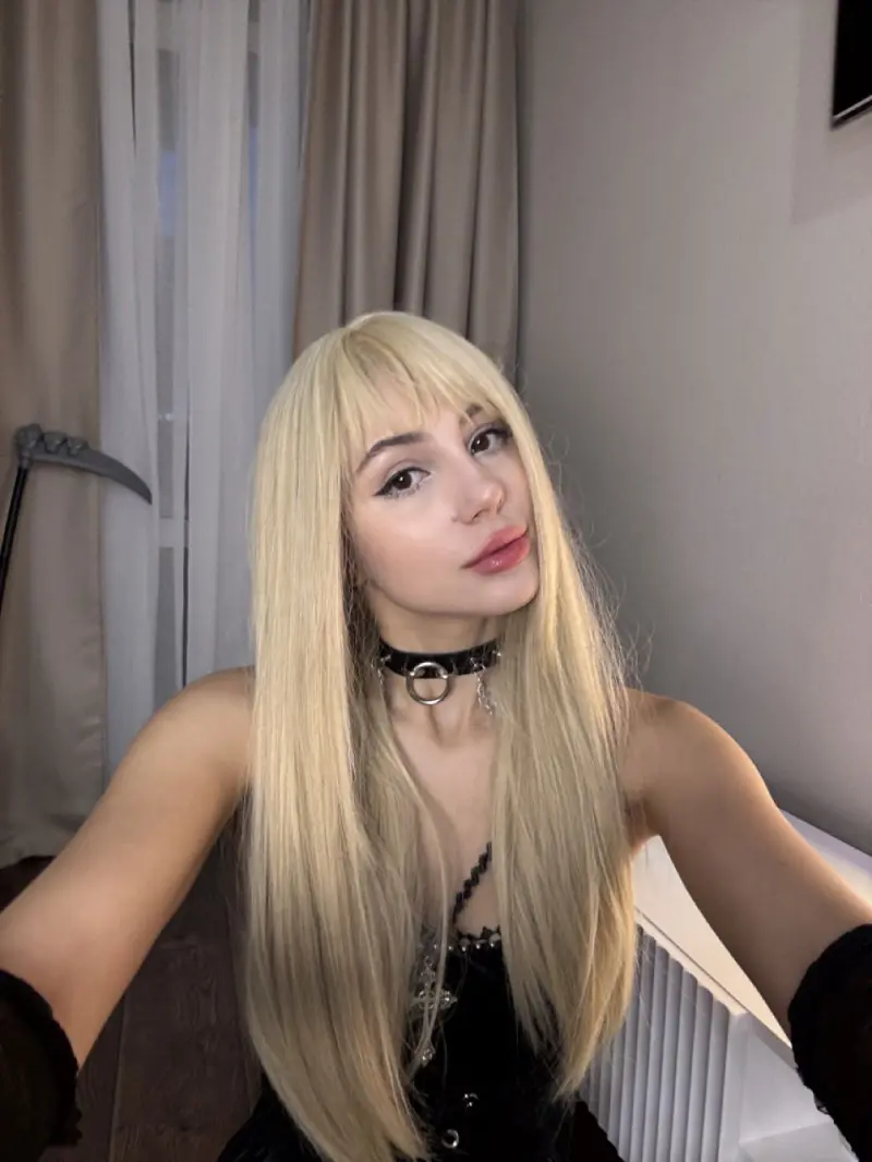 Meara_2139 (21) female from US - sexting partner