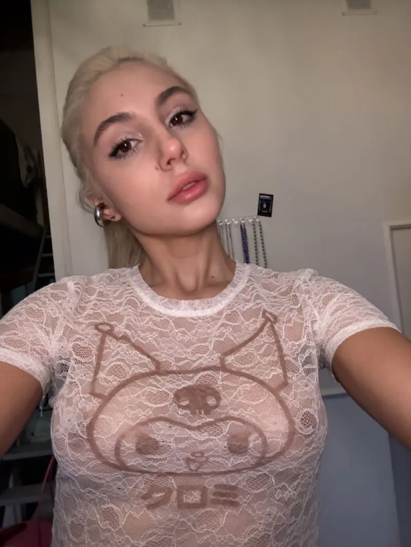 Meerax606 (18) female from US - sexting partner