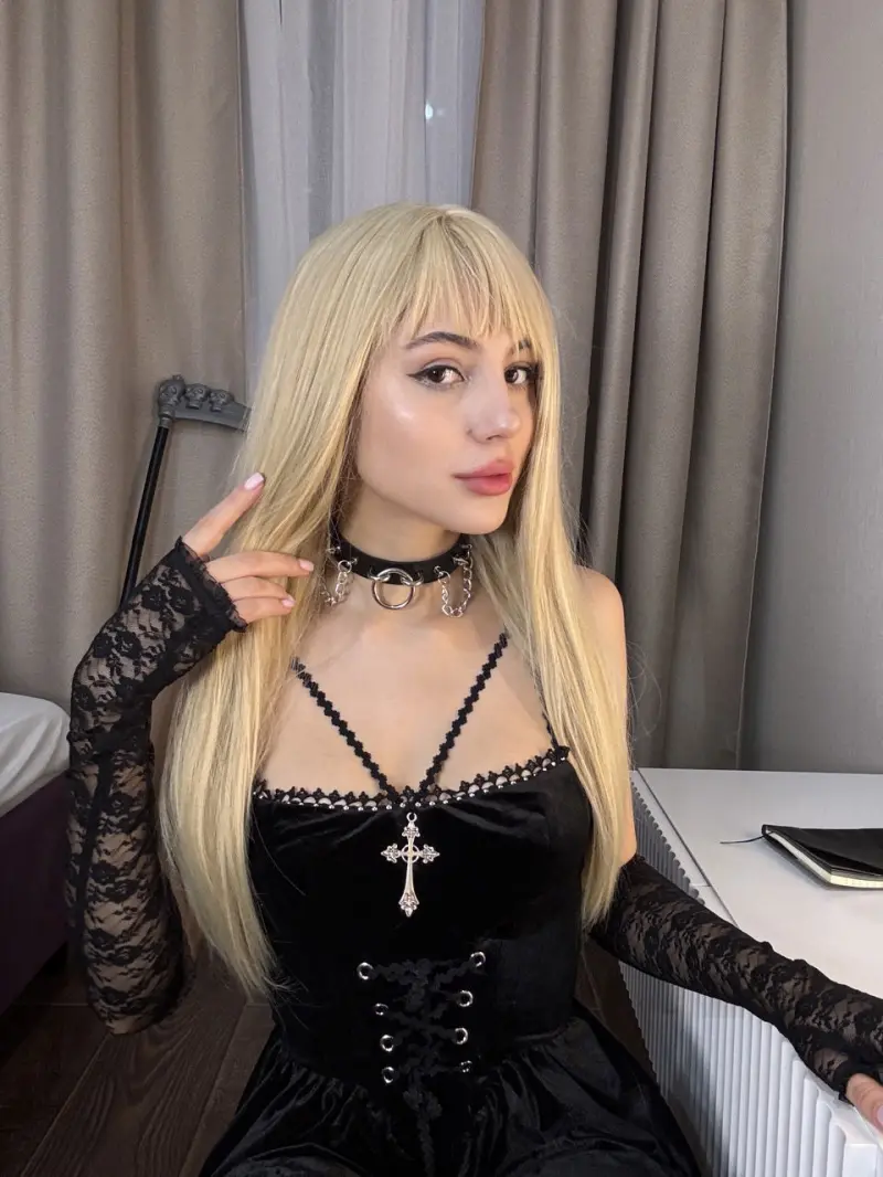 Meeraxx994 (18) female from US - sexting partner