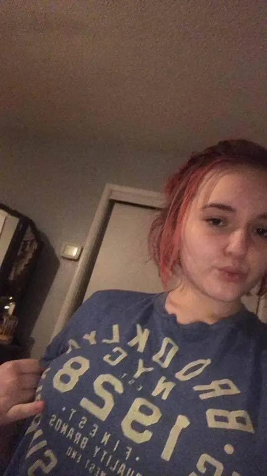 Michelle54110 (18) female from US - sexting partner