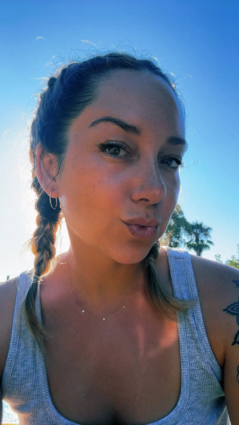 Nadine150 (18) female from NO - sexting partner