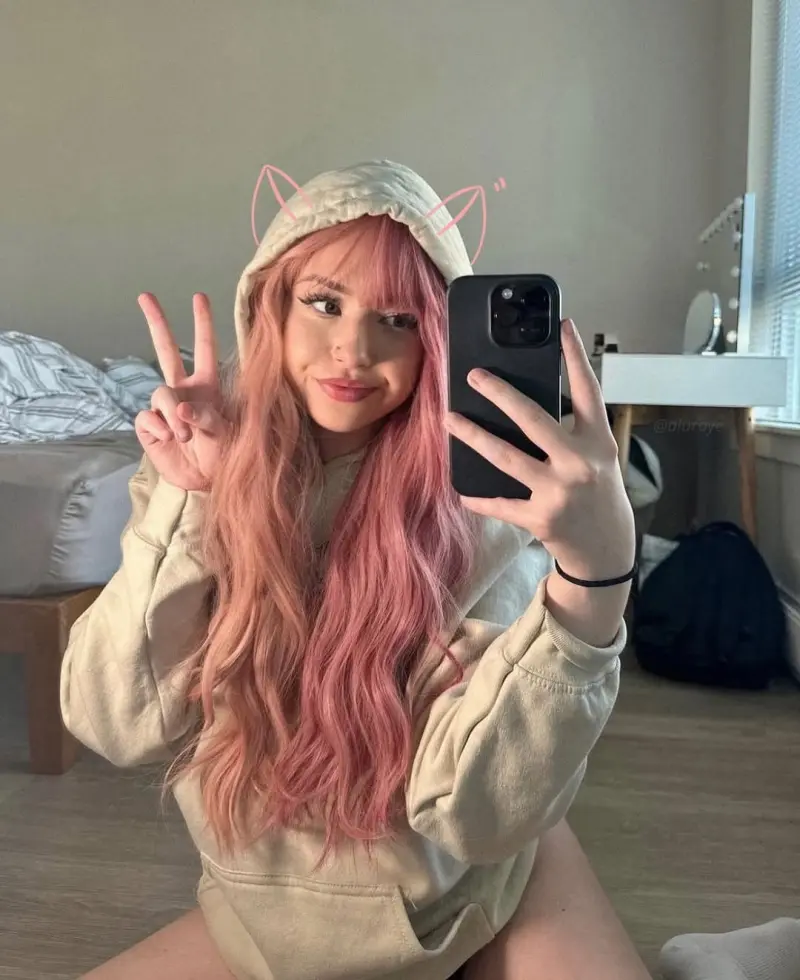 Nadiya87 (18) female from US - sexting partner