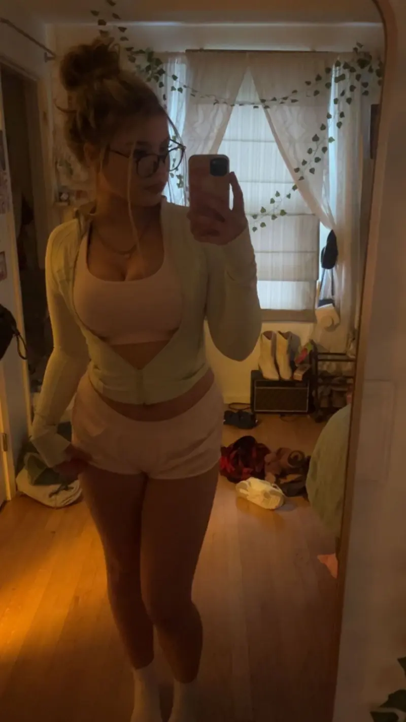 Natalie702 (18) female from US - sexting partner