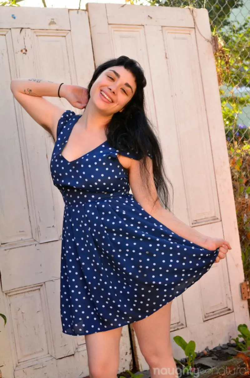 Nora_009 (18) female from US - sexting partner