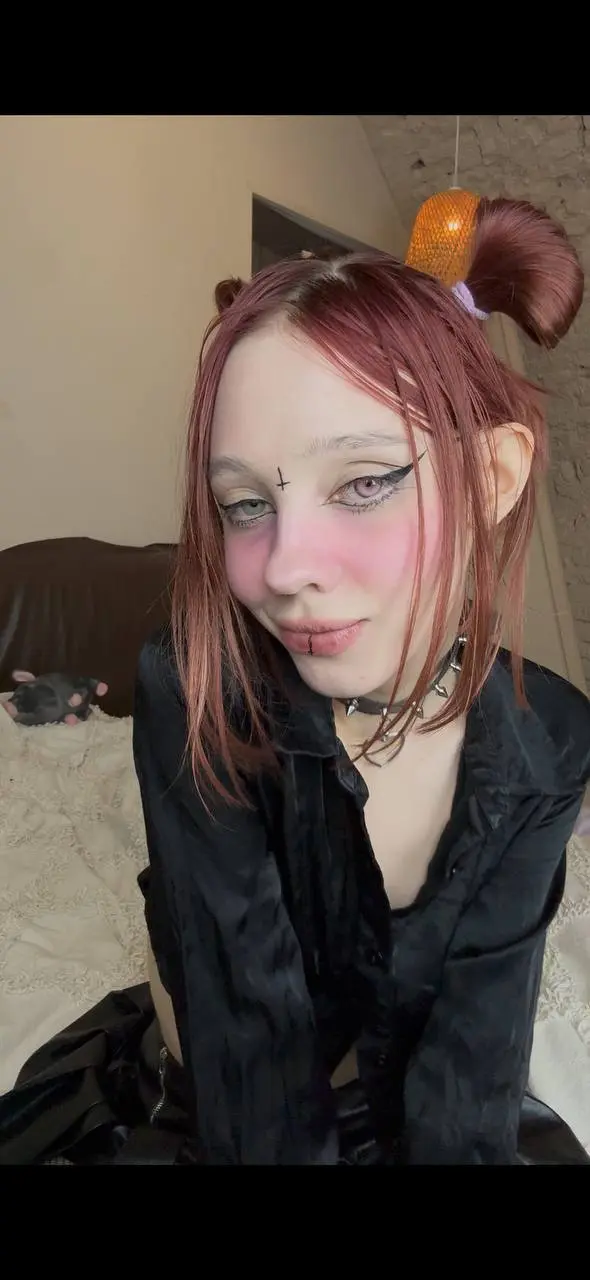 Normybb1440 (18) female from US - sexting partner