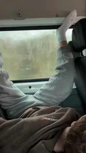 Nude_trader (18) male from GB - sexting partner