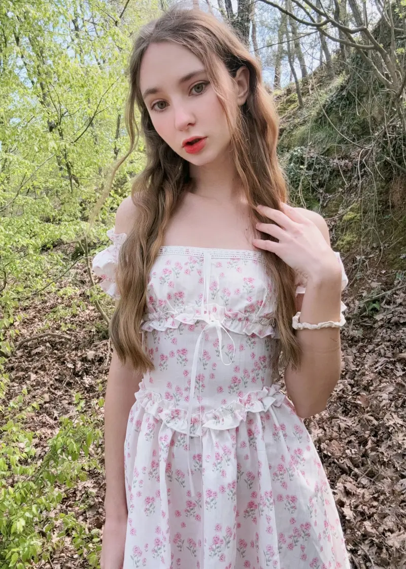 Olivia20 (22) female from GB - sexting partner