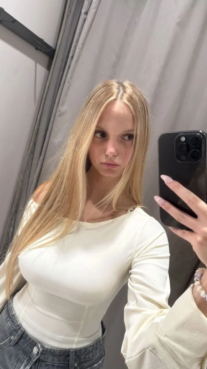 Rachel248745 from CN