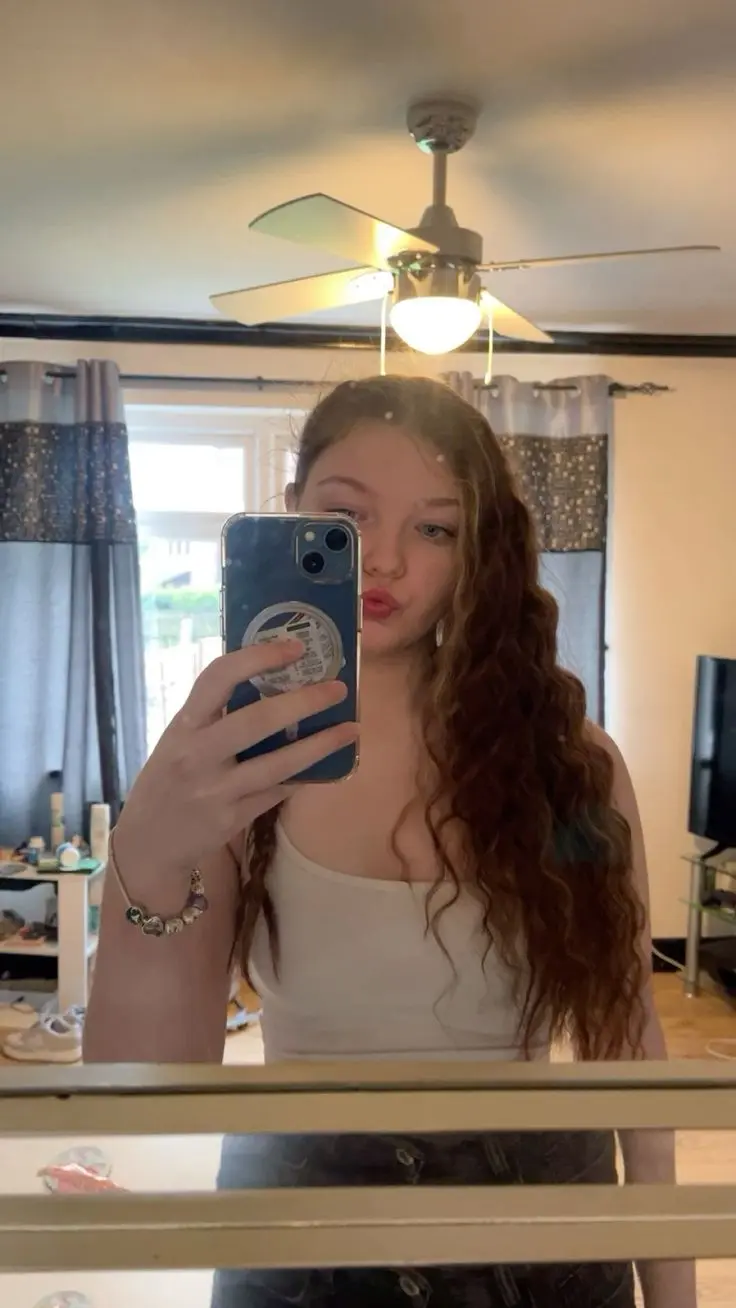 Rebecca25 (18) female from US - sexting partner