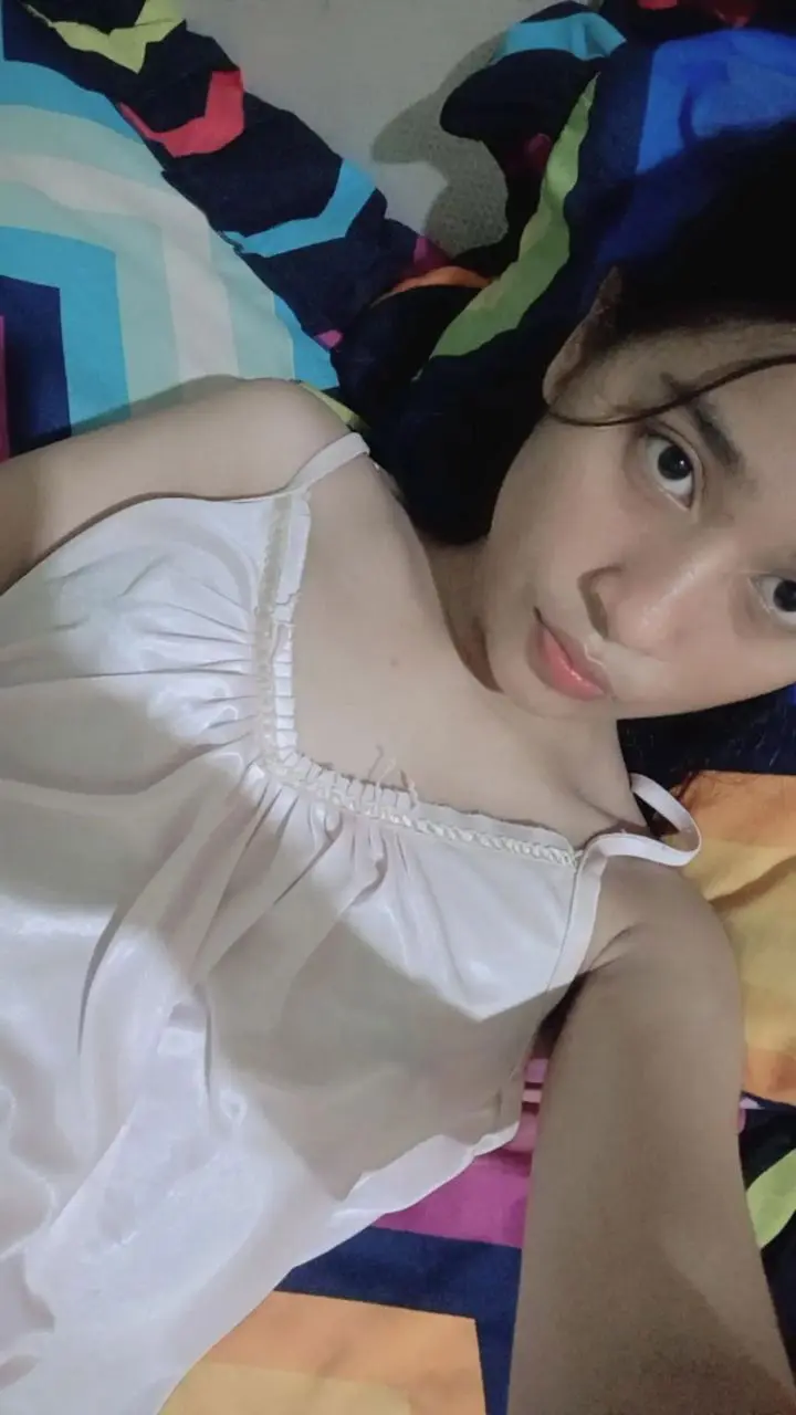 Rose011967 (18) female from US - sexting partner