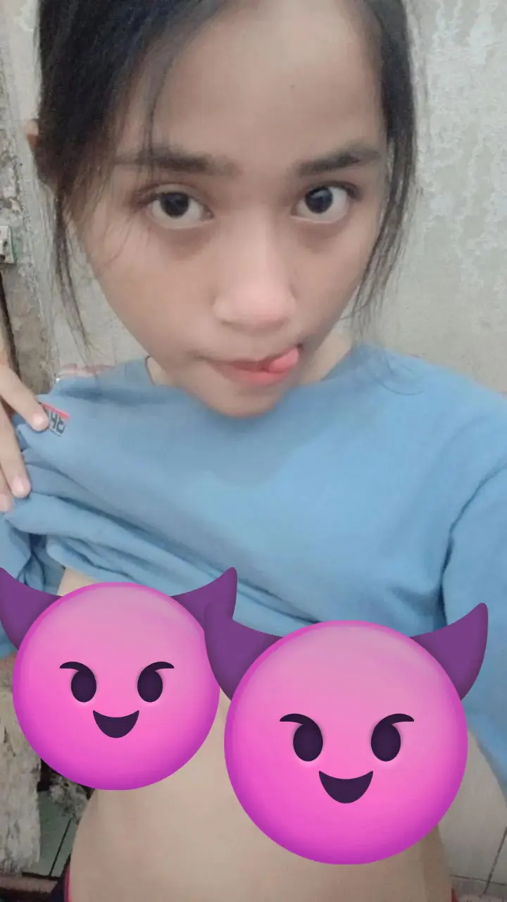 Rose72691 (18) female from US - sexting partner