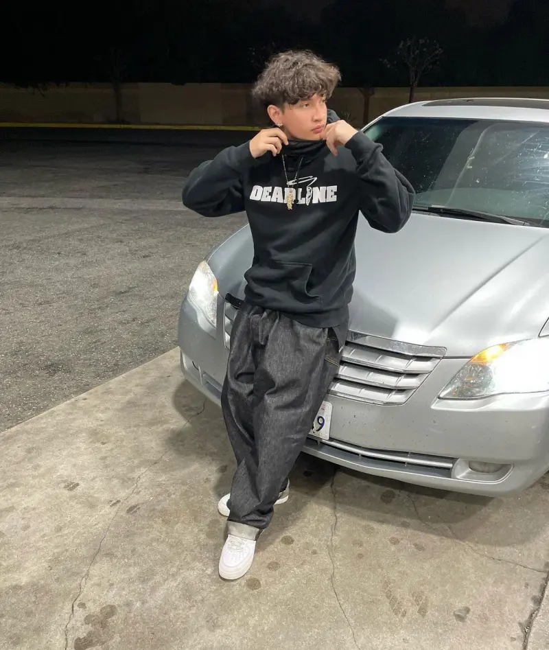 Sam19 (18) male from US - sexting partner