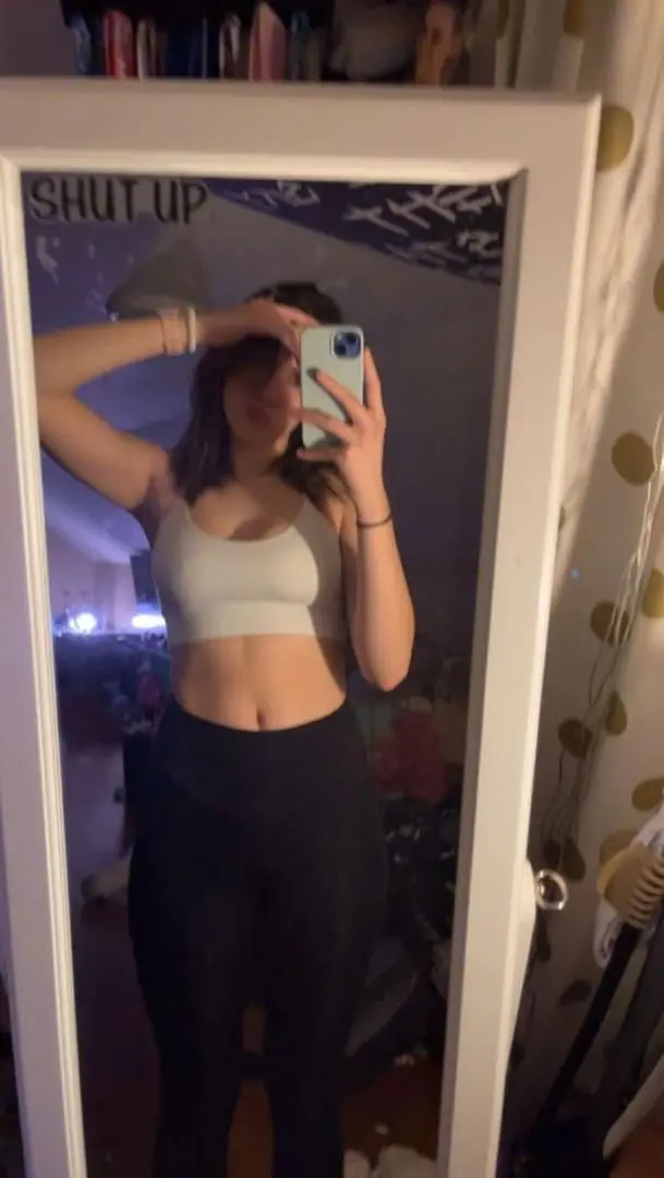 Sandra9089 (18) female from US - sexting partner