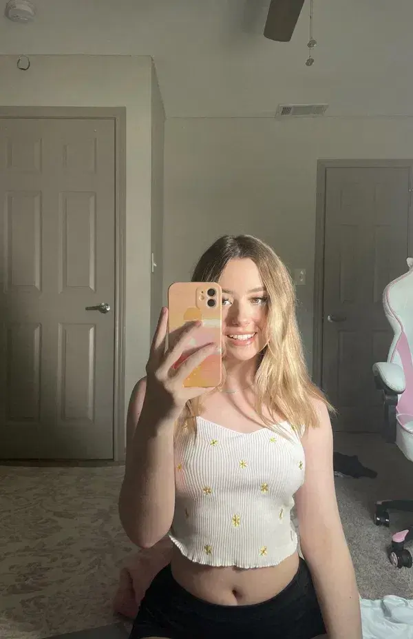 Sarah64Munoz (18) female from DE - sexting partner