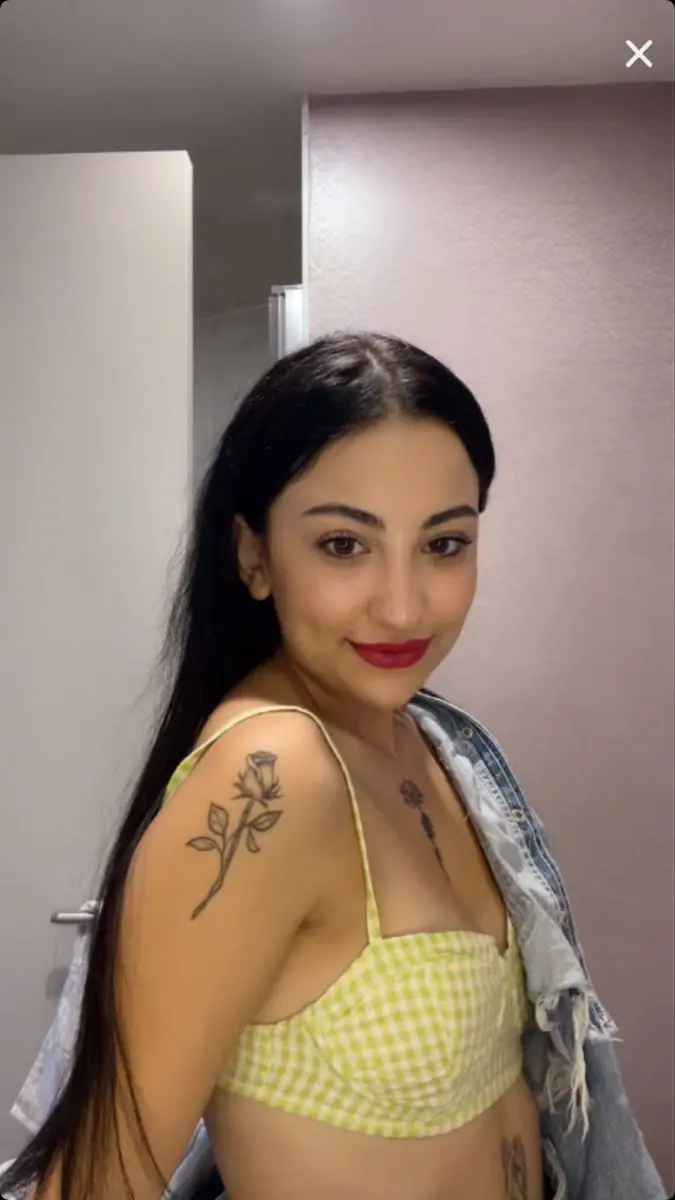 SexySkylar90 (18) female from US - sexting partner