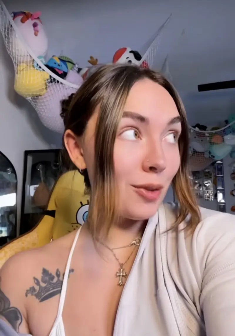 Sexycecilia (18) female from US - sexting partner