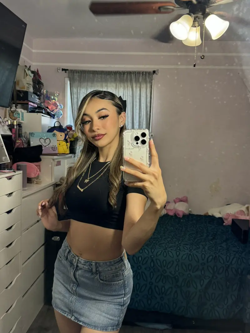 Sharon189900028 (18) female from US - sexting partner