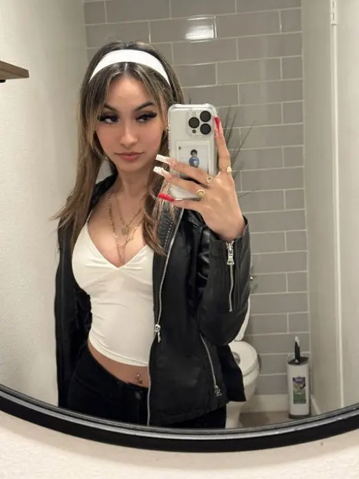 Sharon99284629 from US