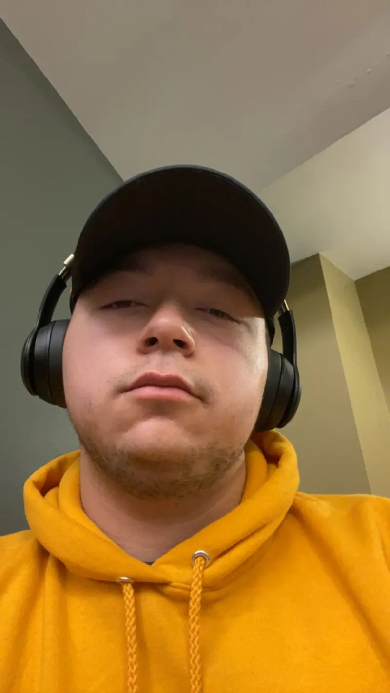 ShortKing (18) male from US - sexting partner