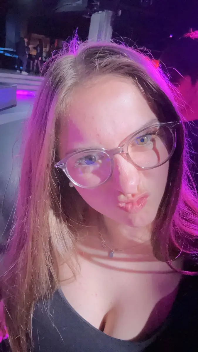 Stephanie21012 (21) female from GB - sexting partner