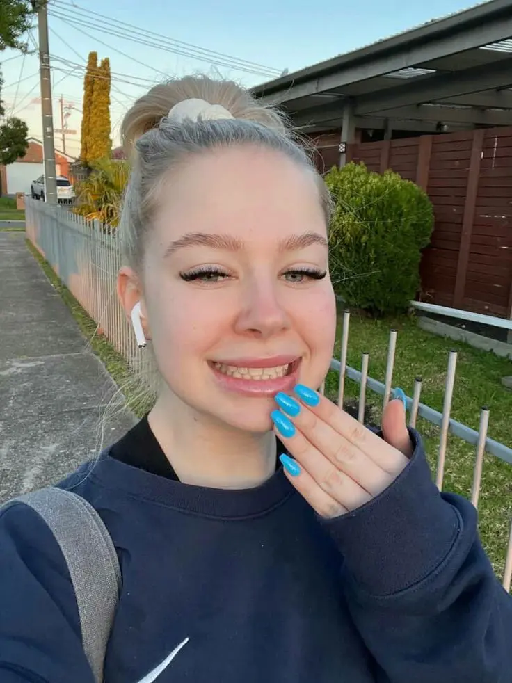 Suzanne4522 (18) female from US - sexting partner