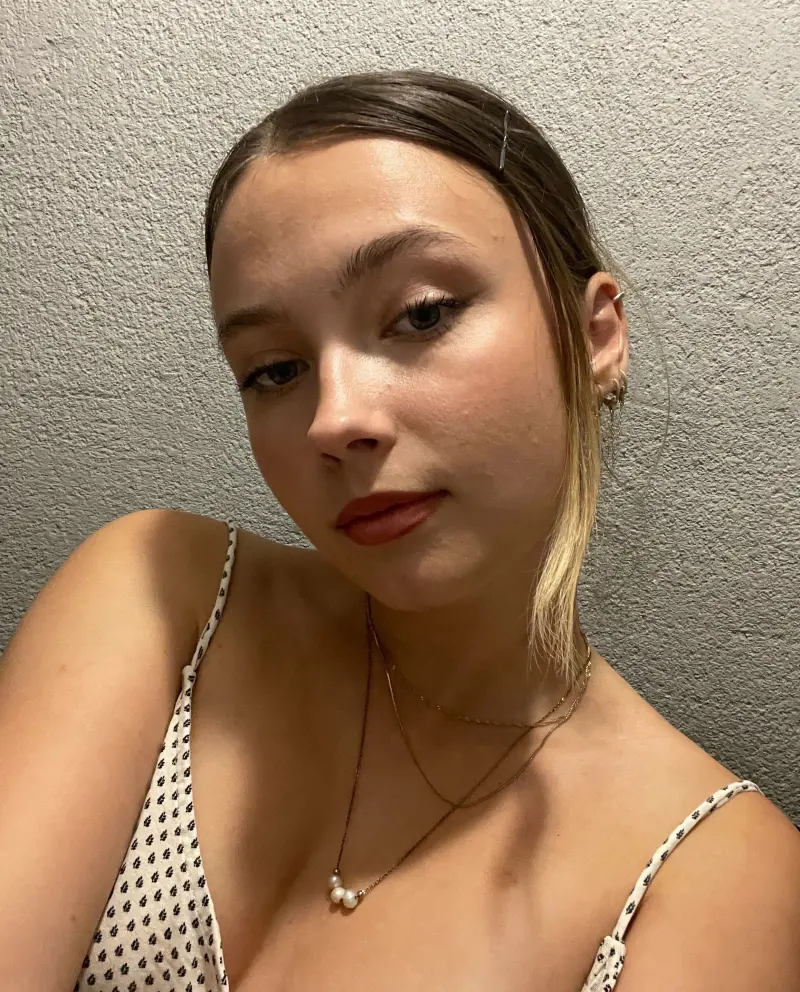 TeresaWoods00114 (18) female from DE - sexting partner