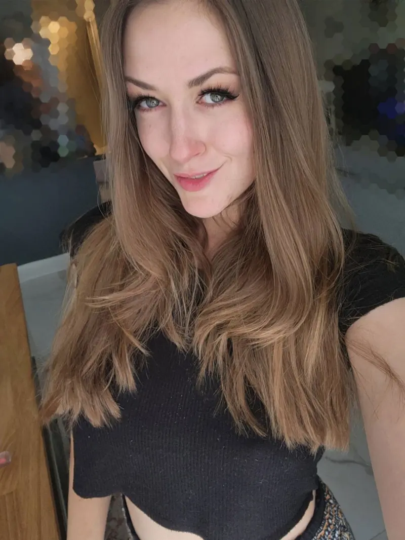 Willames (18) female from US - sexting partner