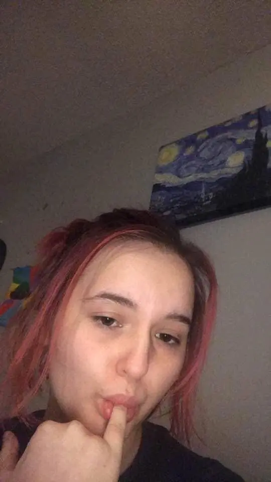 Zebby4657 (18) female from GB - sexting partner