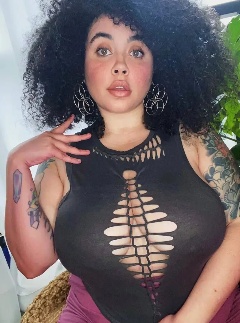 aade40581 (18) female from US - sexting partner