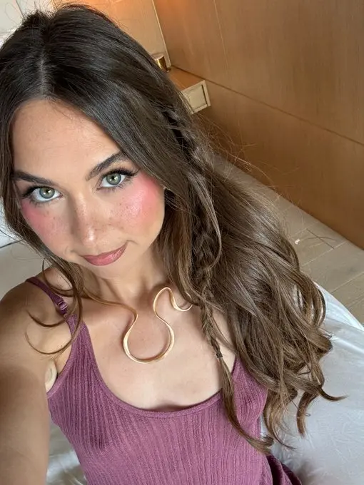 abygjyim (18) female from CA - sexting partner