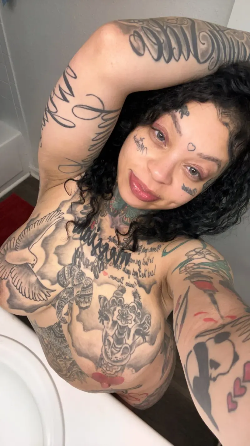 acttin200 (18) female from US - sexting partner