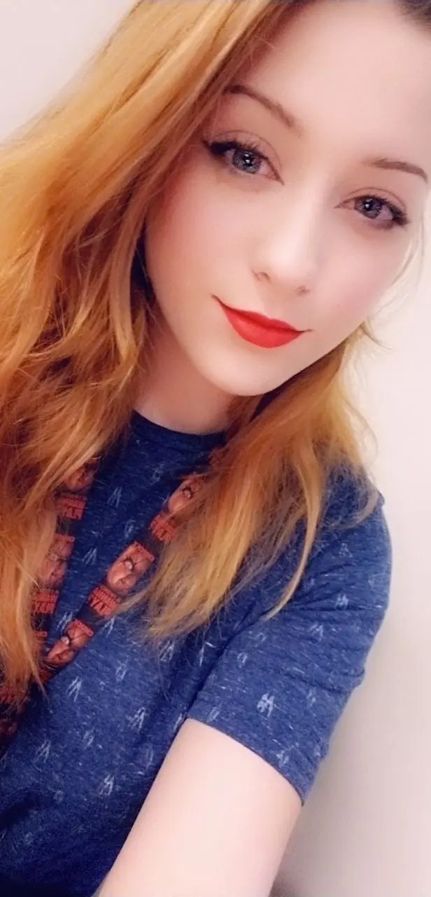 agh43 (18) female from GB - sexting partner