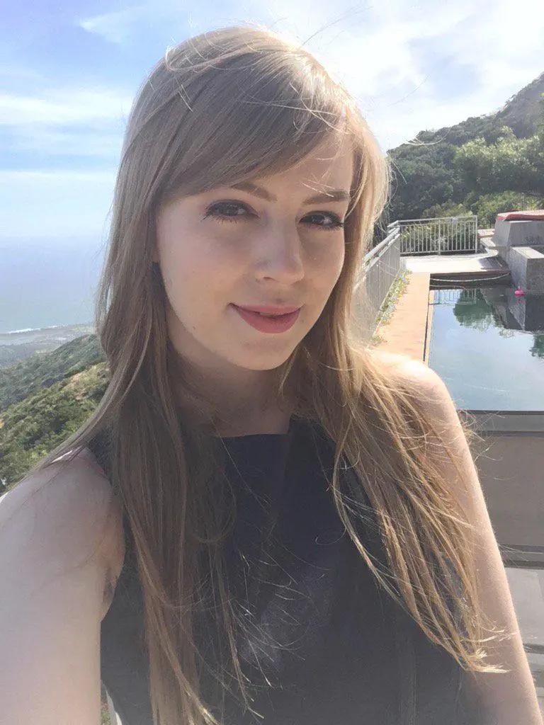 ajdjwheieiehgufu (18) female from GB - sexting partner