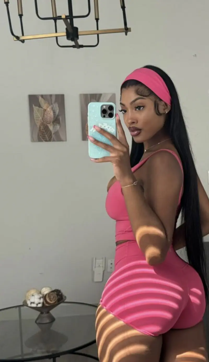 aloisia158a2b76 (24) female from US - sexting partner