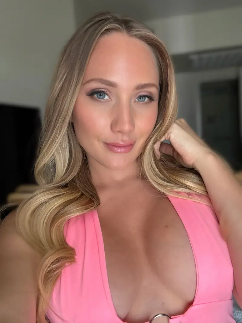 amandacraven2406 (18) female from US - sexting partner
