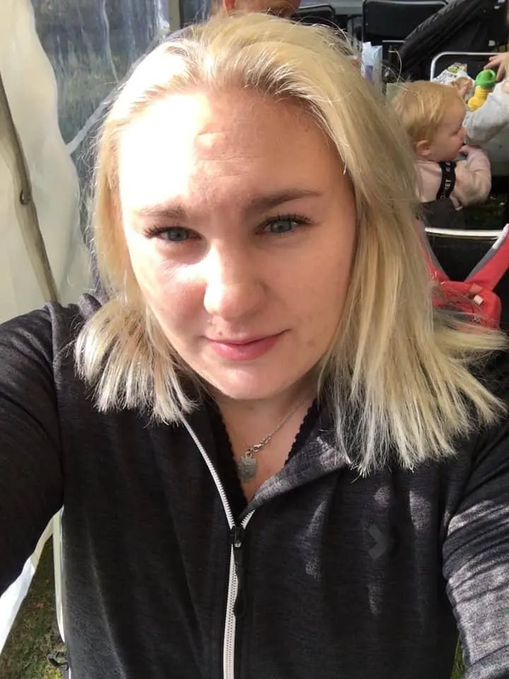 andrewmina0001 (18) female from US - sexting partner