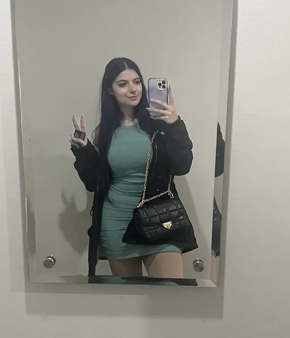 angelakelly45 (25) male from GB - sexting partner