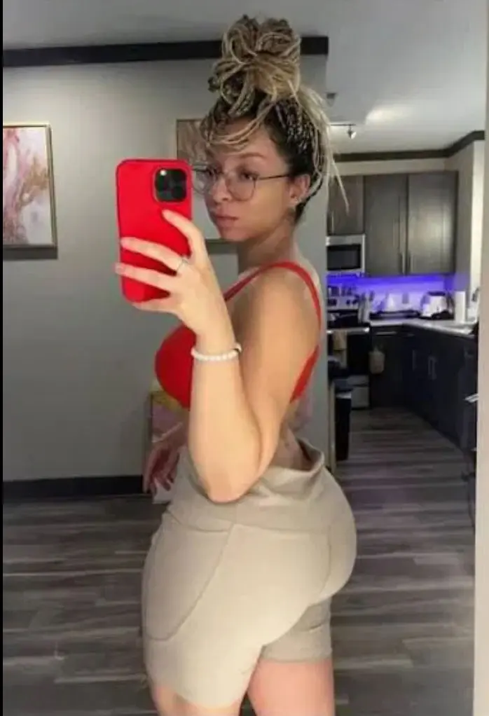 aresuemay (18) female from US - sexting partner