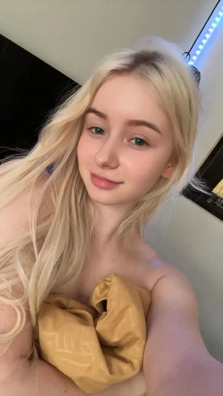 audrey_yess123854 (22) female from SE - sexting partner